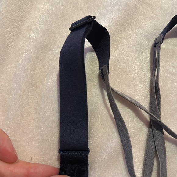 VS sports bra - Picture 2 of 4